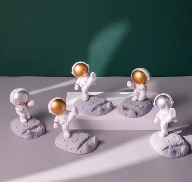 Nordic Style Astronauts Mobile Phone Stand Holder Nordic Style Astronauts Mobile Phone Stand Holder