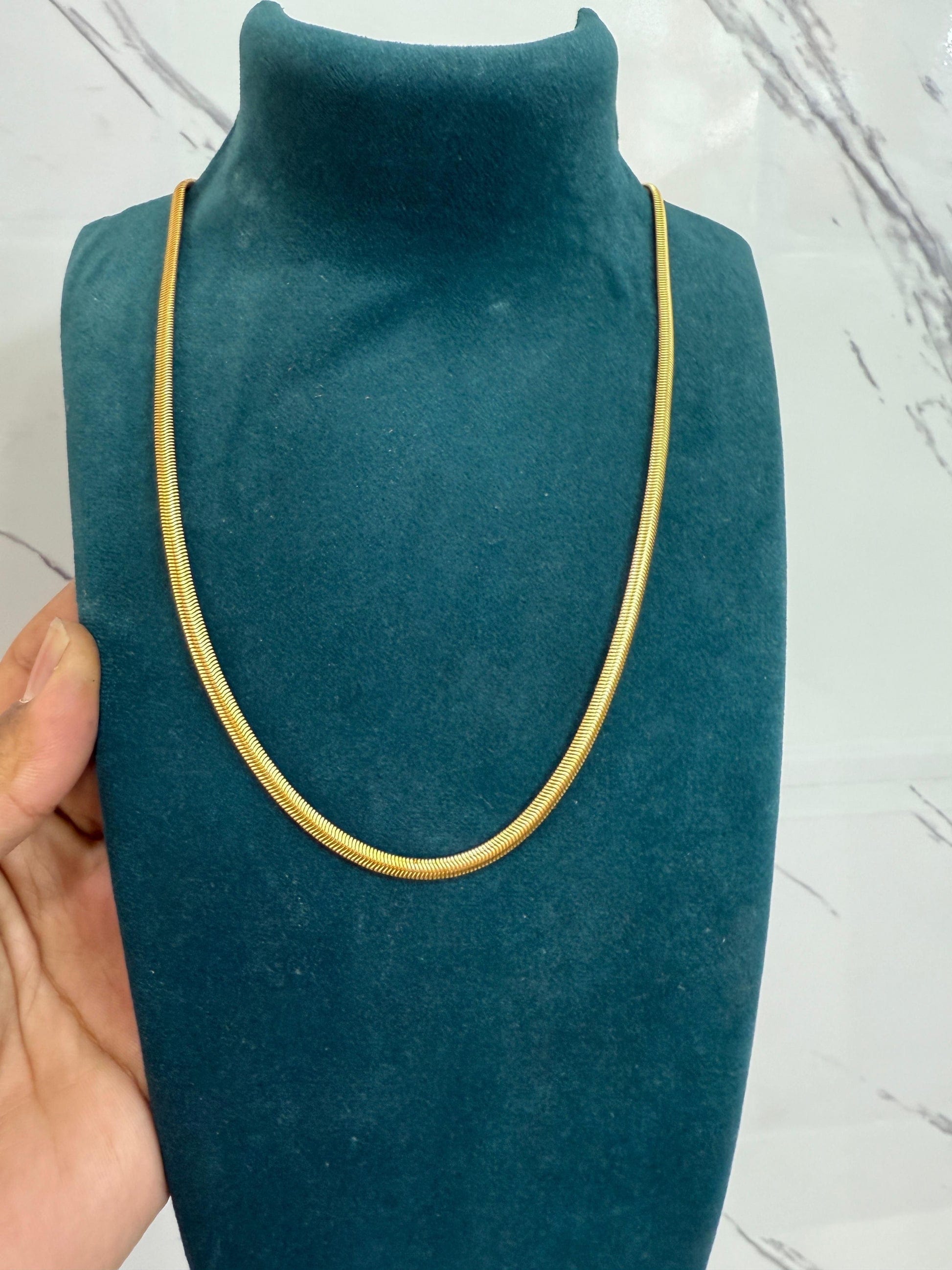 Goldoxio™ | Mens Gold Chin Snake Choker For Men Jewellery  Goldoxio™ Men's Snake Chain Zaavio.co®